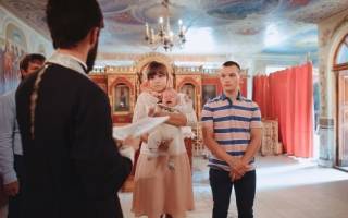 Можно ли крестить ребенка мужу и жене